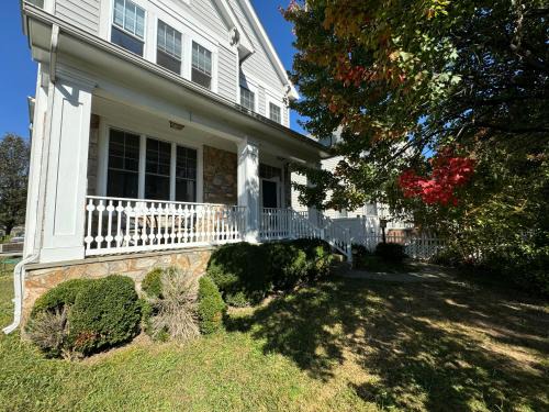 Gorgeous Spacious Home 5BR 9Beds with Private Parking