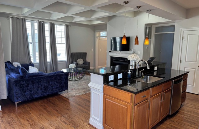 Gorgeous Spacious House 5BR 9Beds and Private Parking