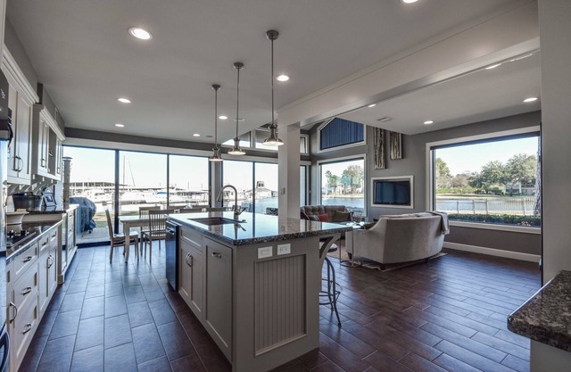 Gorgeous Spacious Waterfront Townhome