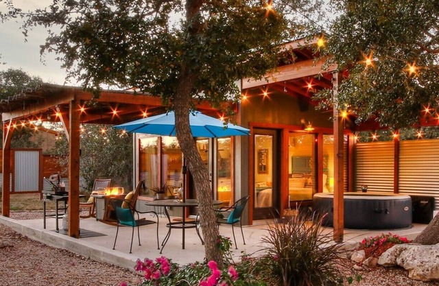 Gorgeous Tiny House Retreat With Hot Tub