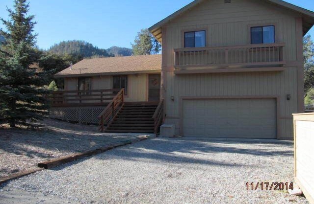Gorgeous tri-level at 6000 feet, sleeps 6, 3 bedroom, 2-1/2 bath, huge decks.