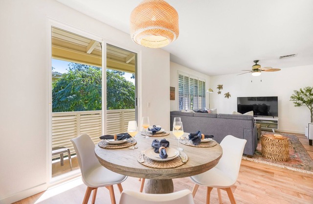 Gorgeous two-level condo with resort-style pool & hot tub - close to beach