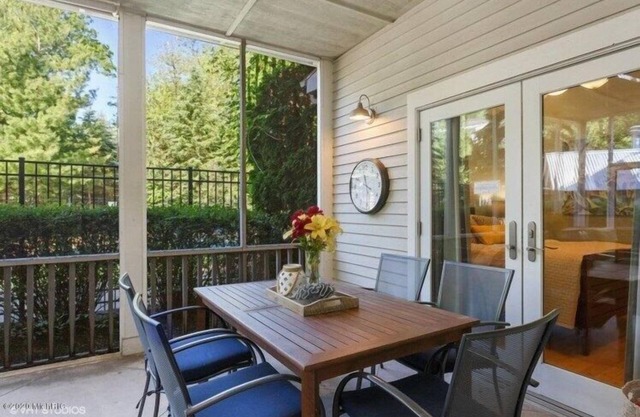 Gorgeous Union Pier Condo With Association Pool! Close To Beach and Downtown!