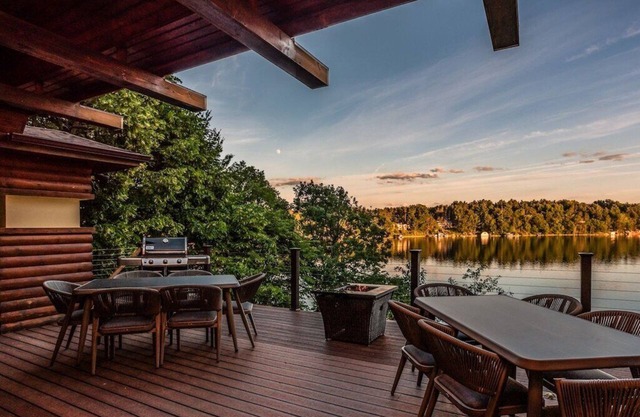 Gorgeous view of Long Lake, Lakefrontcabin hottub fireplace kayaks paddleboards