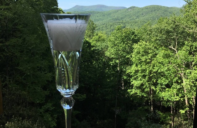 GORGEOUS VIEW, private! Bring your friends; pool, pickleball/tennis; FIREPIT