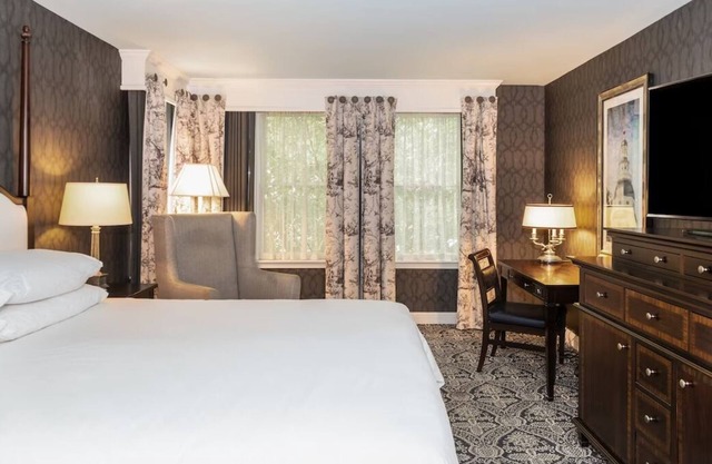 Governor Calvert King, Historic Inns, Four-Poster Bed, Dining, Steps from State House