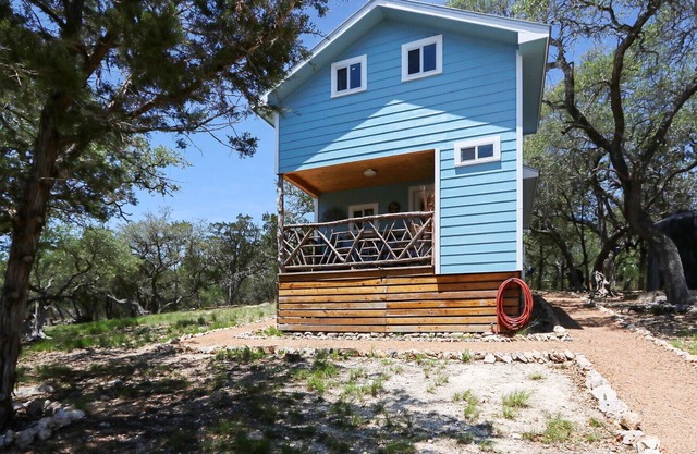 Grace Cabin I Charming 2/1 in Blanco!