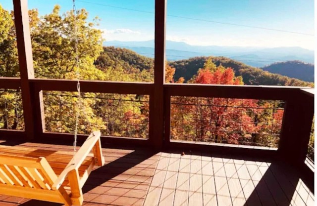 Graceful Smoky Retreat/Hot Tub/Incredible Views!