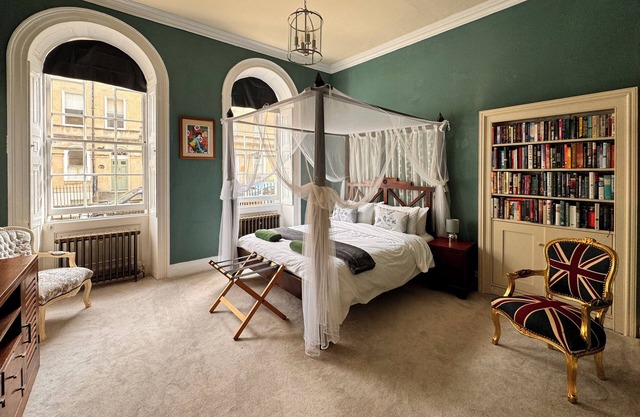 Grade 1 - Centrally located Georgian Maisonette - 2 bedroom