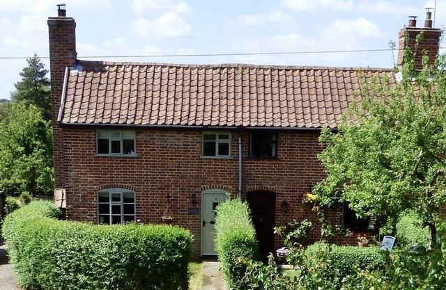 Grade 2 Listed Idyllic Country Cottage close to famous Suffolk Heritage Coast
