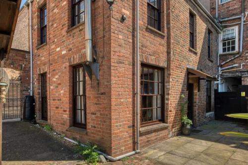 Grade II Listed Cottage in Central Taunton