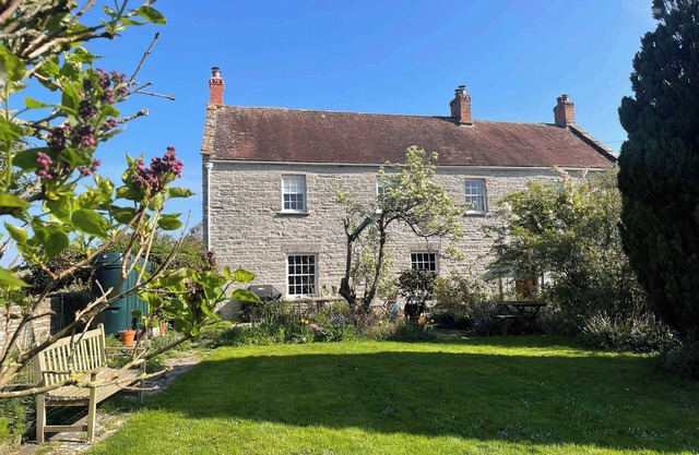 Grade II Listed House, Tranquil Garden & Parking