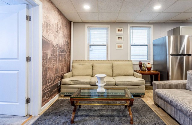 Grand 9BR (25 Beds) | NYC Access + Free Parking