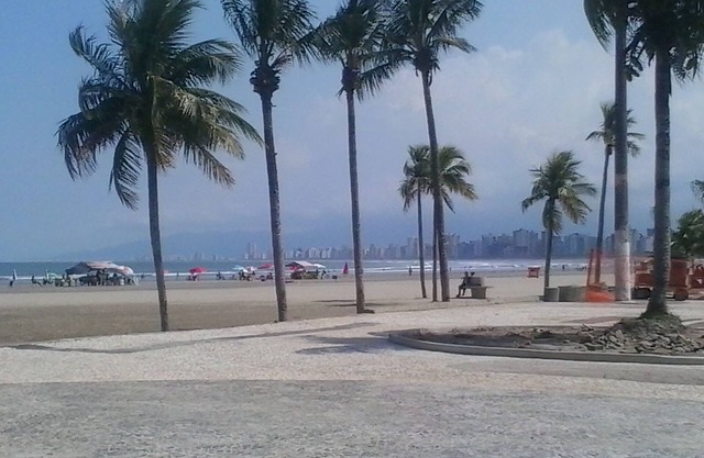 GRAND BEACH: Excellent house 150m from the beach, 15 people .Garagem. barbecue grill.