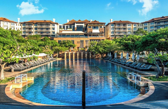 Grand Coastal 4Bed: Luxury Experience in Zimbali