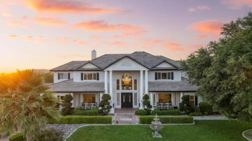 Grand Contento by AvantStay Extraordinary Estate w Pool Movie Room