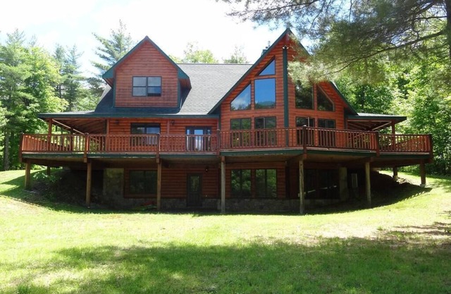 Grand Ebs View Lodge, Ultimate Log Luxury, Stunning Views, Hot Tub & Sauna, EV Charger, 3D Tour