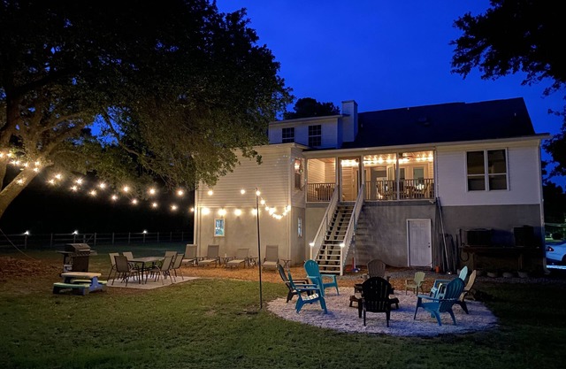 Grand Getaway - 5 Miles to Beach, Huge Yard, Tons of Space + Gym!