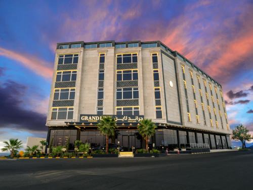Grand Line Hotel
