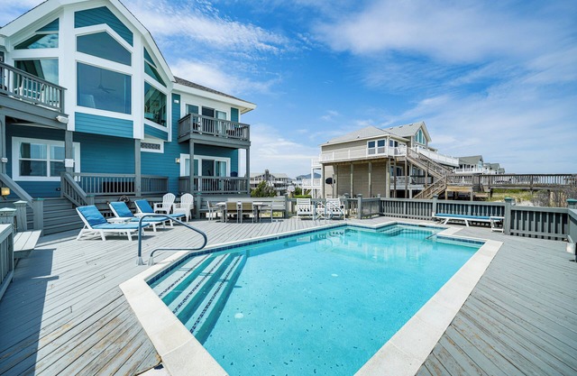 Grand Seaside Escape w/Direct Beach Access!