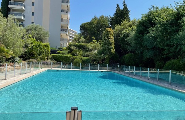Grand Studio Avec Terrasse Privative et Magnifique Piscine