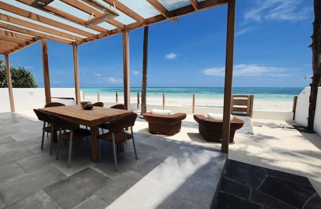 Grand Suite Ocean Front private beach patio 6 pax (3 bedrooms 2 bathrooms)