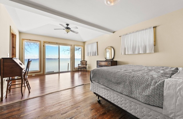 Grand Traverse Bay Private Beachfront, 10 min to Traverse City, 30 min to Dunes