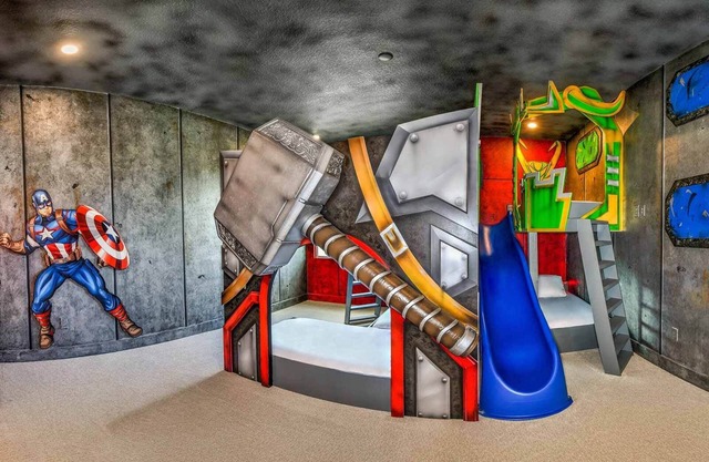Grand Villa w Superhero Themed BR, Theater, Arcade, Game Loft, Pool - Near Parks