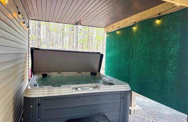 Grand Woodland Retreat | Hot Tub | Game Room