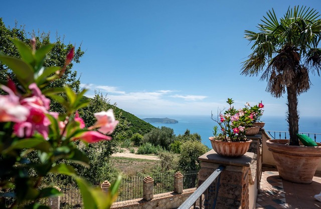 Grandma Angela's villa sea view