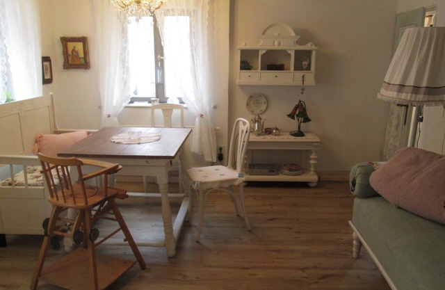 Grandma's jewelry boxes live in shabby style