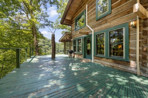Grandpa Dans Cabin Mtn River view 34 acre retreat