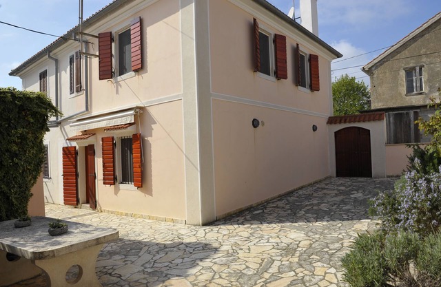 Grandpa Mate House, authentic charming house from 1930.