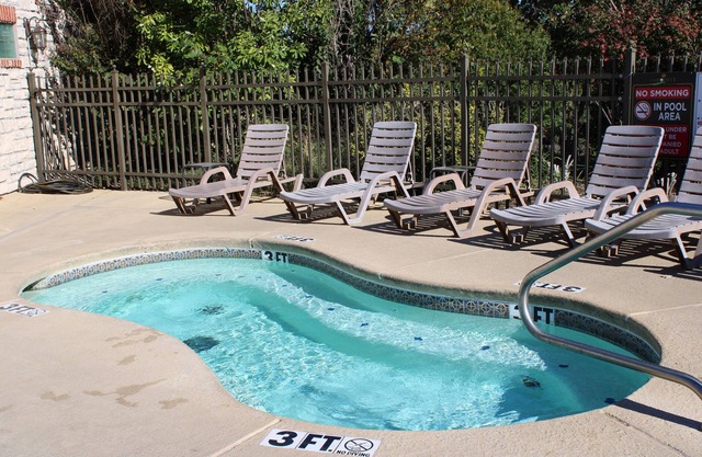 Grandpa's Getaway - Check In & Check Out at Noon!