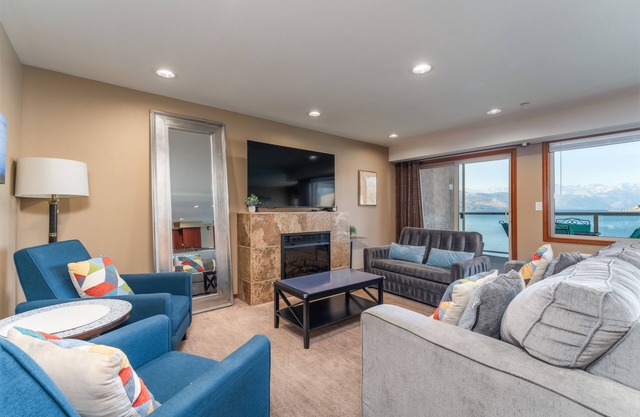 Grandview 532 Executive Waterfront condo