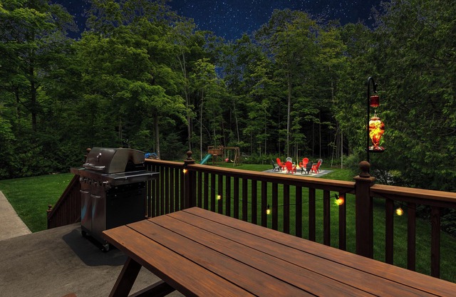 Grandview Family Beach House w/Hot Tub, Sauna & Sandy Beaches Steps Away!