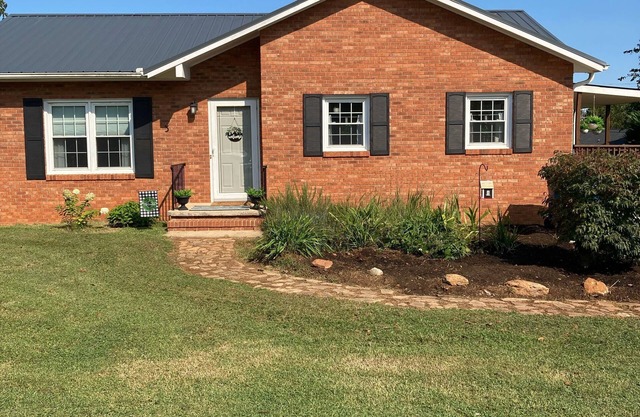 “Granite Getaway Cottage.” An adorable cottage in a quiet family neighborhood