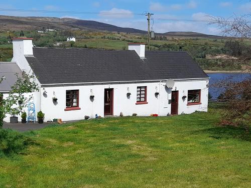 Granny's cottage, a lovely lakeside cottage