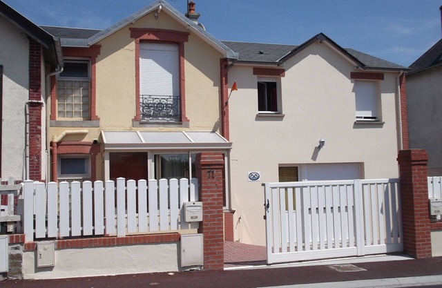 Granville and Chausey islands house 50 m from the sea with small garden and terrace