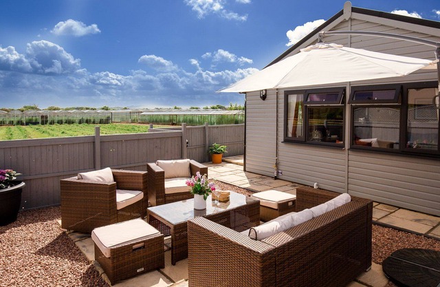 Gras Lodge, Middle Littleton - sleeps 4 guests in 2 bedrooms