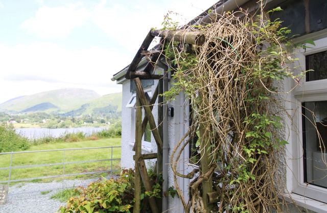 Grasmere View Grasmere - a cottage that sleeps 2 guests in 1 bedroom with stunning lake view