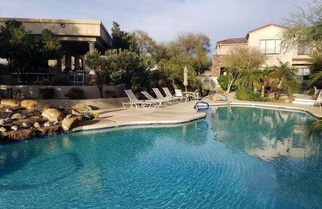 Grayhawk! Luxury Spacious Condo in Guard Gated North Scottsdale, Sleeps 6