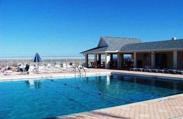 Great 1 bedroom 2 bath beach bungalow