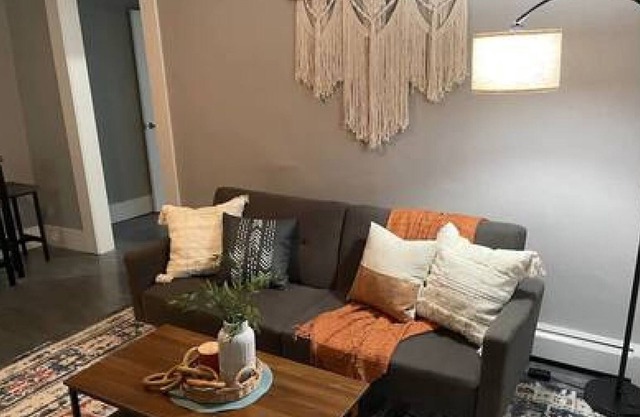Great 2 bedroom getaway near downtown!