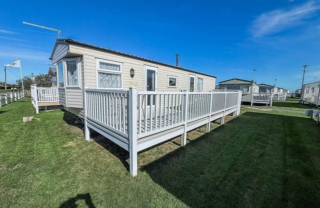 Great 8 berth caravan with decking area, near to Caister beach ref 65054EB