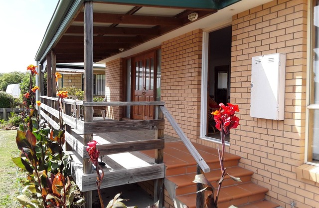 Great accommodation. Full bath, Quiet area. House to yourself & close beaches.