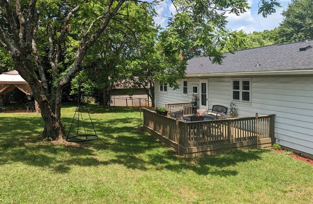 Great American Getaway- Small lake town near Knoxville.