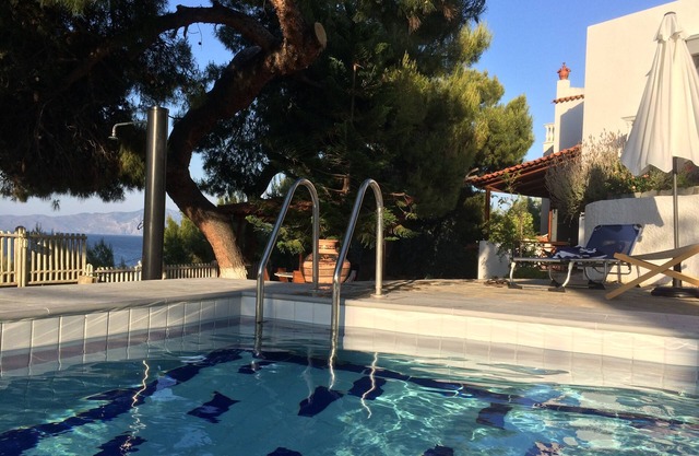 Great beachfront villa with private pool and garden for 10/12 people