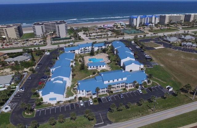 Great Beachside Condo in beautiful Ponce Inlet, FL - short drive to attractions