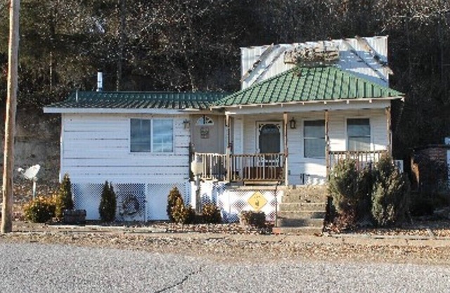 Great Cabin on Osage River in Tuscumbia, MO